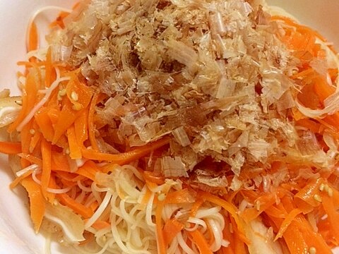 ミミガーとにんじんの和え素麺